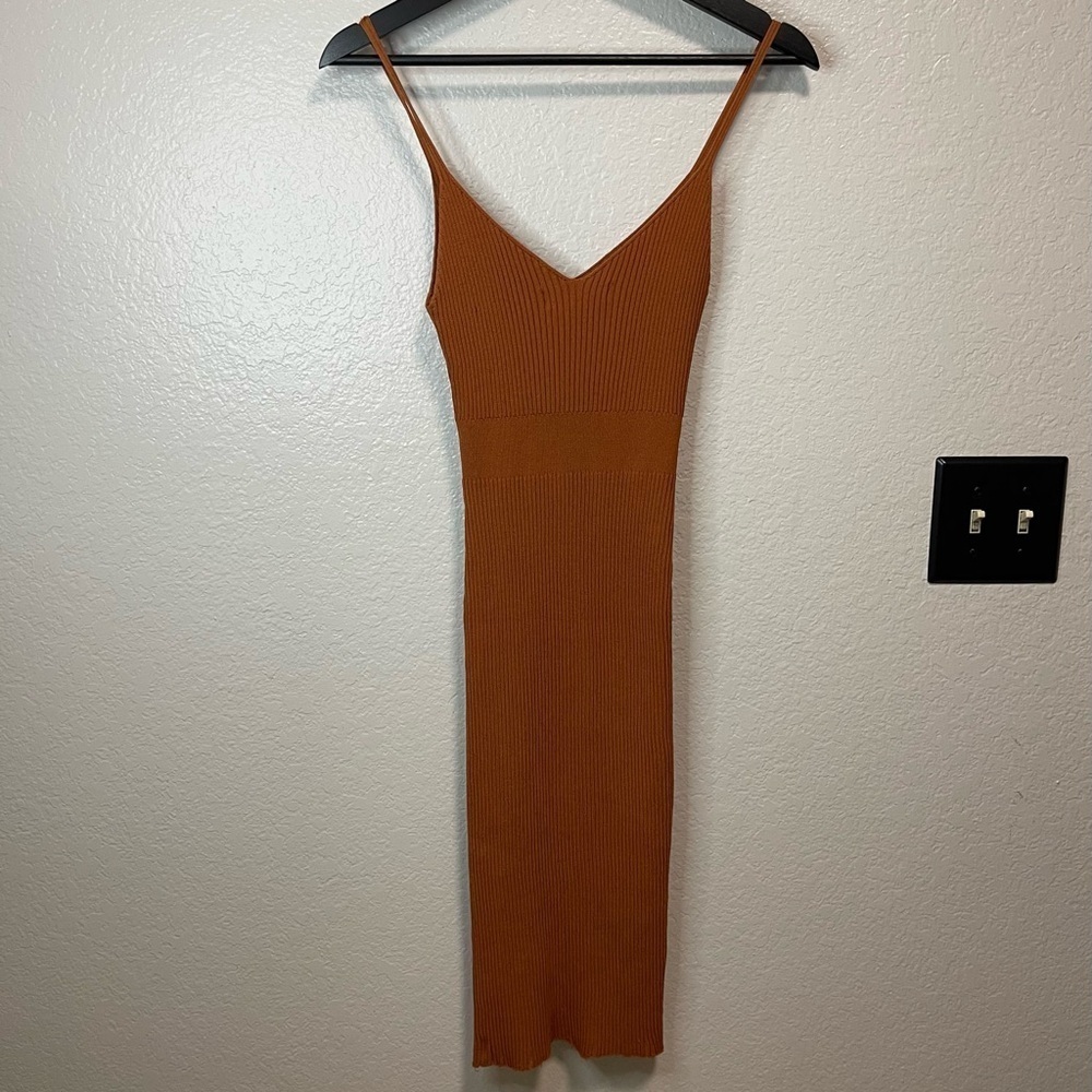 Forever 21 Spaghetti Strap Rust Body Hugging MIDI Raw Hem SMALL - Picture 4 of 6